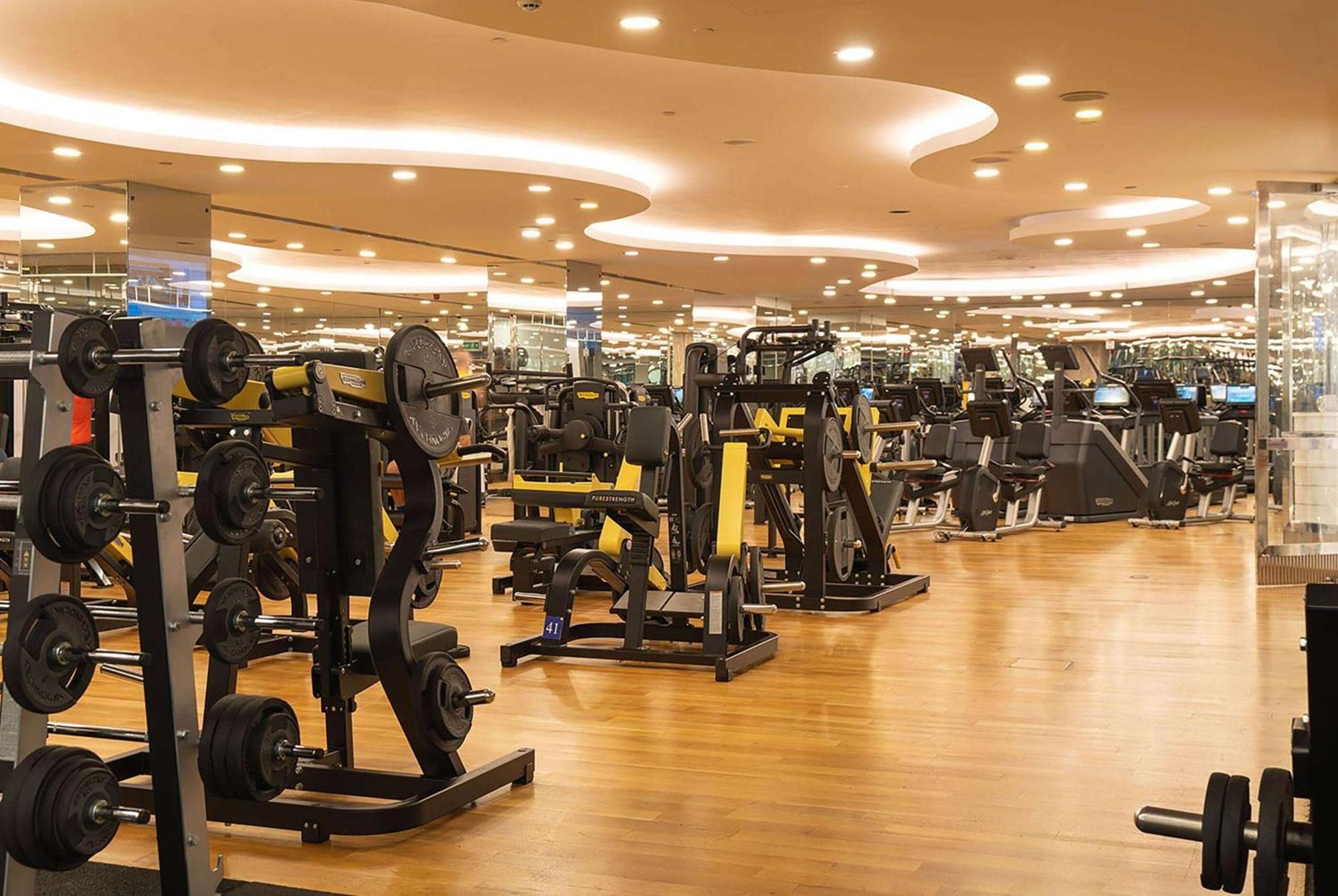 Wyndham Grand Istanbul Kalamis Marina Hotel Exterior photo The gym at the hotel