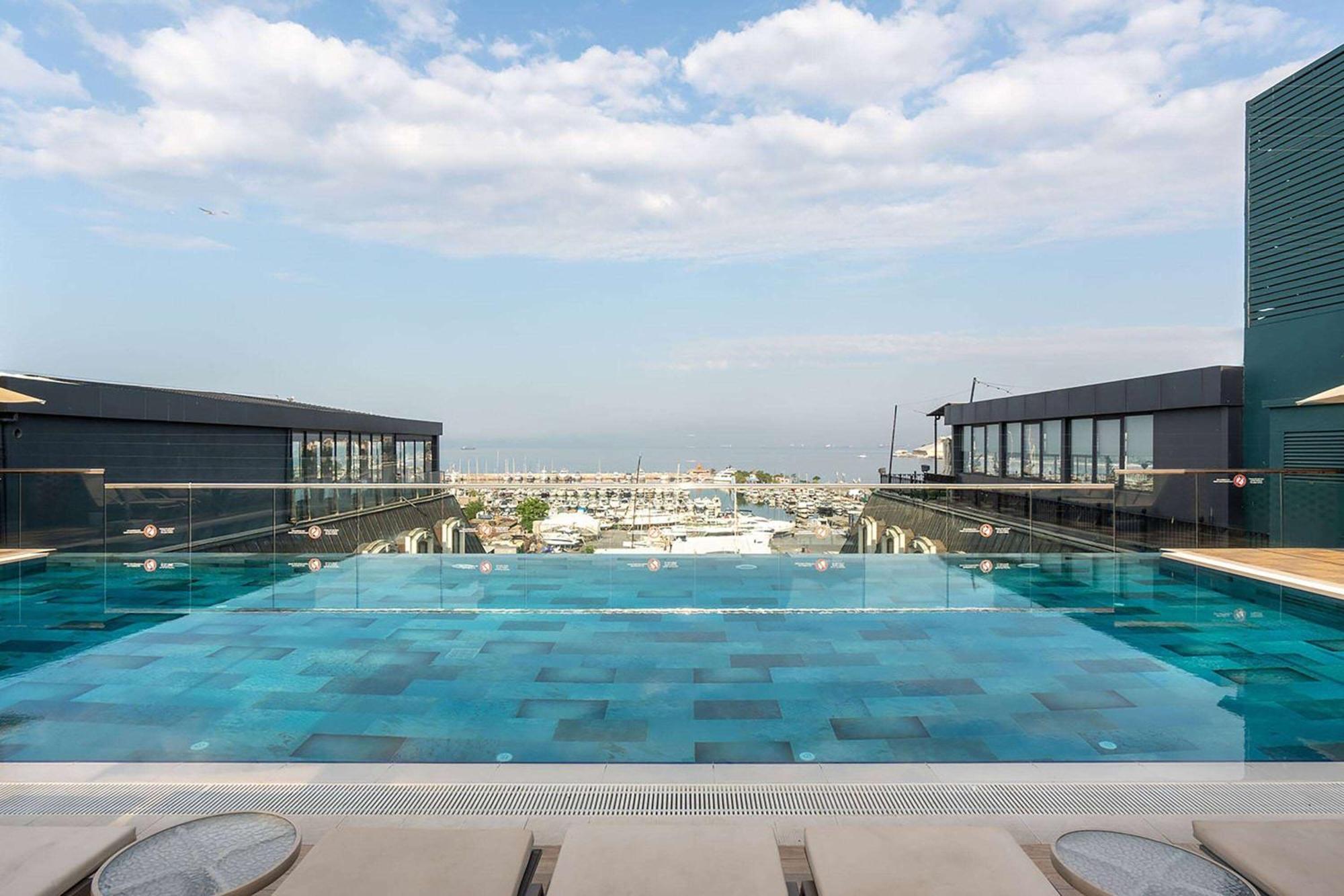 Wyndham Grand Istanbul Kalamis Marina Hotel Exterior photo Rooftop pool