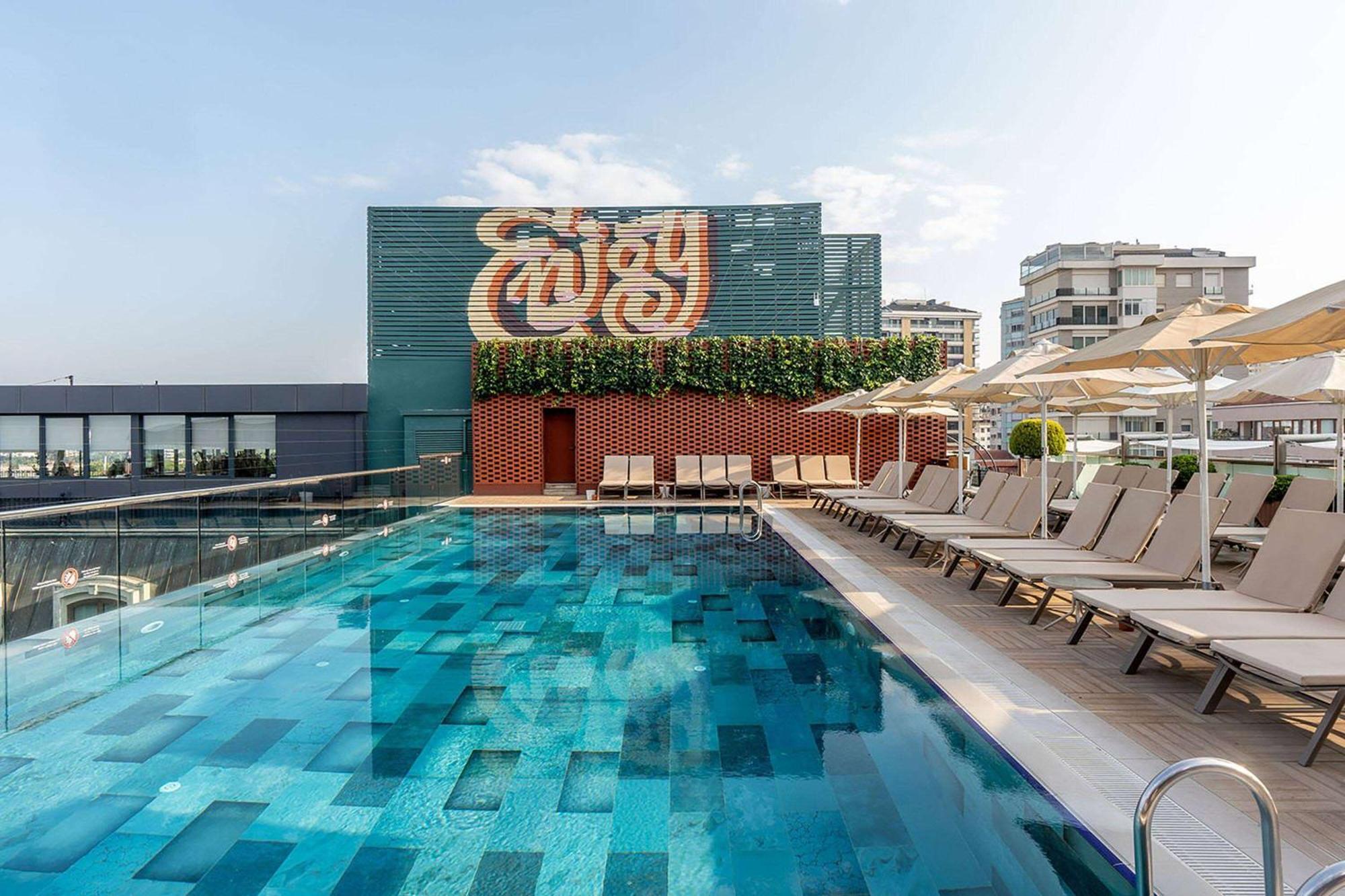 Wyndham Grand Istanbul Kalamis Marina Hotel Exterior photo The rooftop pool at the hotel