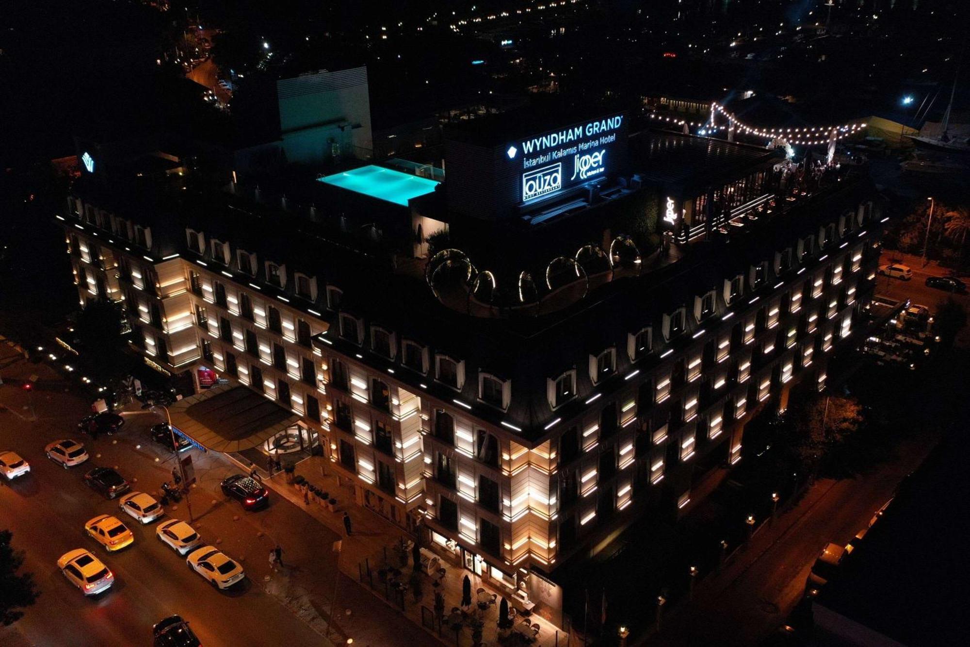 Wyndham Grand Istanbul Kalamis Marina Hotel Exterior photo The hotel at night