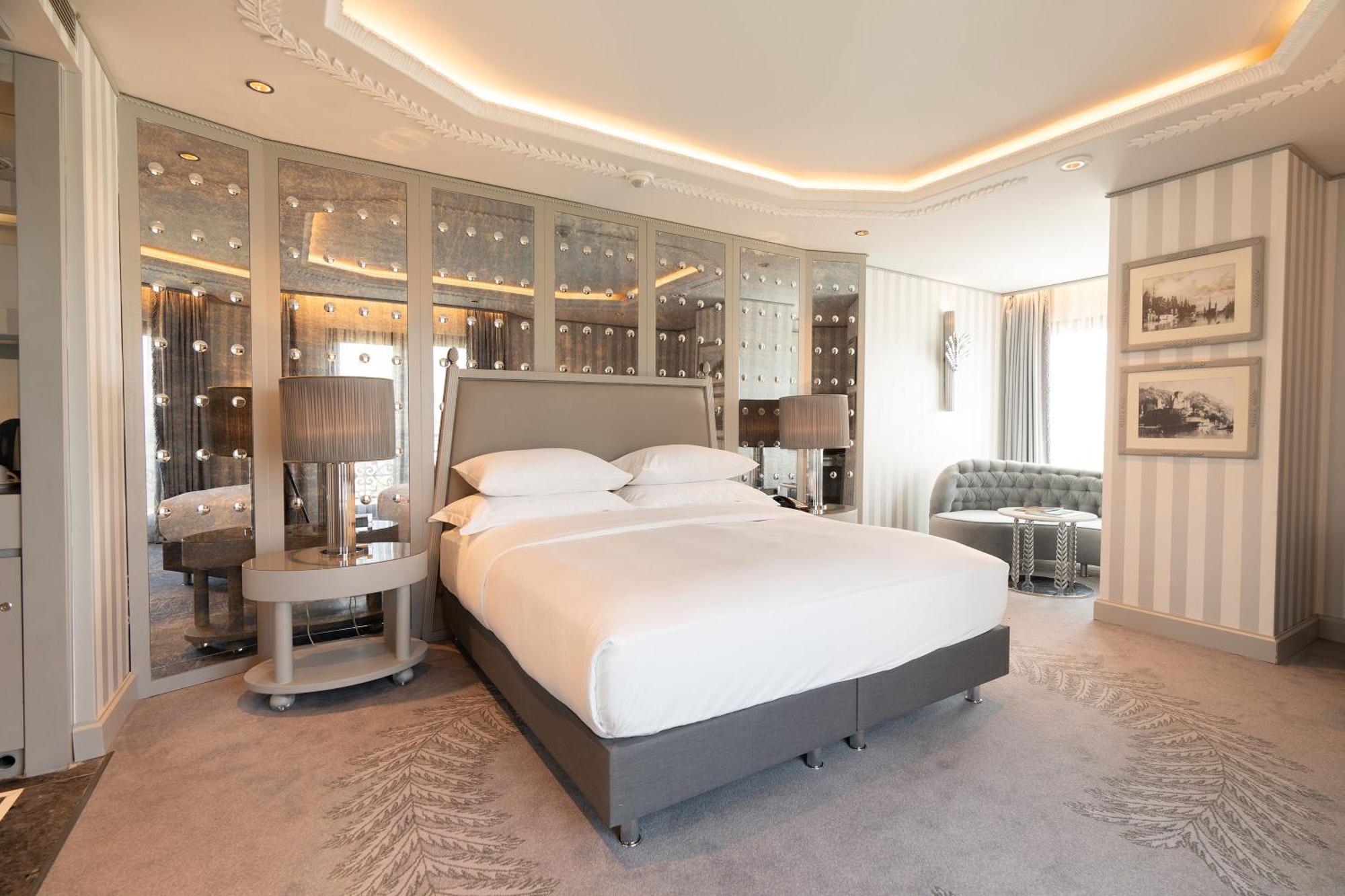 Wyndham Grand Istanbul Kalamis Marina Hotel Exterior photo A bedroom at the hotel